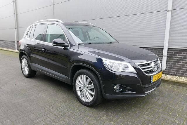 Zwart Occasion 2010 VW Tiguan Sport SUV | € 7.750 (Goede deal) - Afbeelding 1/4