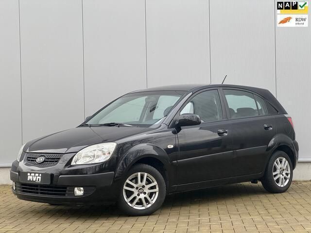 Zwart Gebruikt 2008 Kia Rio Hatchback | € 2.550 (Iets duurder) - Afbeelding 1/4