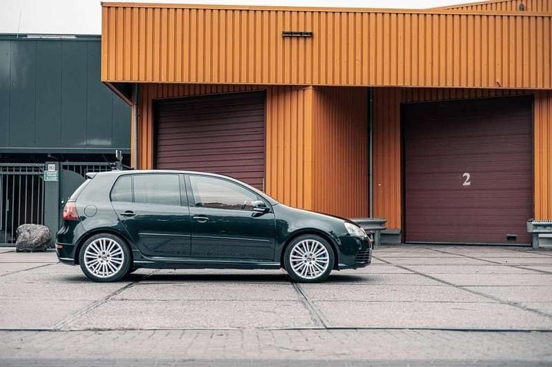 Zwart, metallic lak Gebruikt 2008 VW Golf VI R Hatchback | € 14.850 (Eerlijke prijs) - Afbeelding 1/4