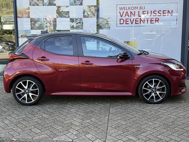 Occasion Toyota Yaris Edition 116 PK (85 kW) 2021 Rood Hatchback