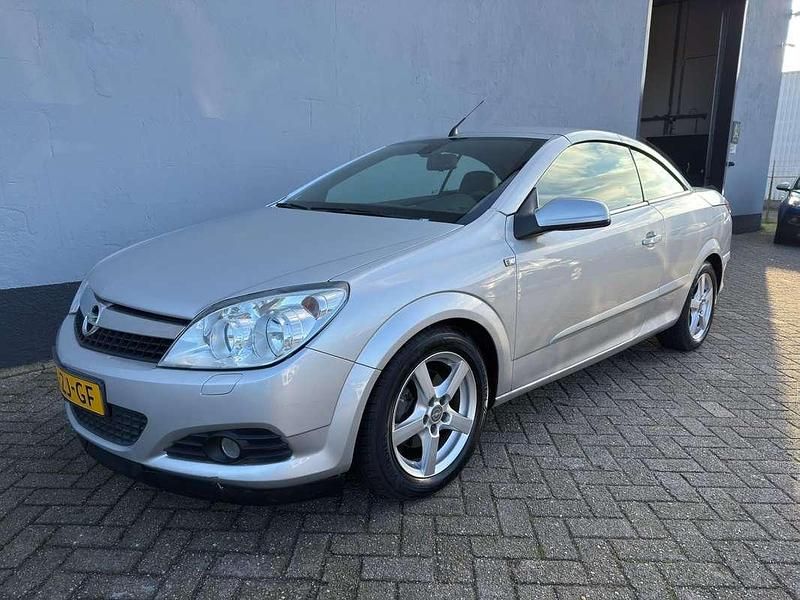 Grijs Gebruikt 2008 Opel Astra Cabriolet Cabriolet | € 3.750 (Eerlijke prijs) - Afbeelding 1/4
