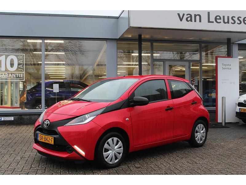 Rood Gebruikt 2018 Toyota Aygo Hatchback | € 8.390 (Goede deal) - Afbeelding 1/4