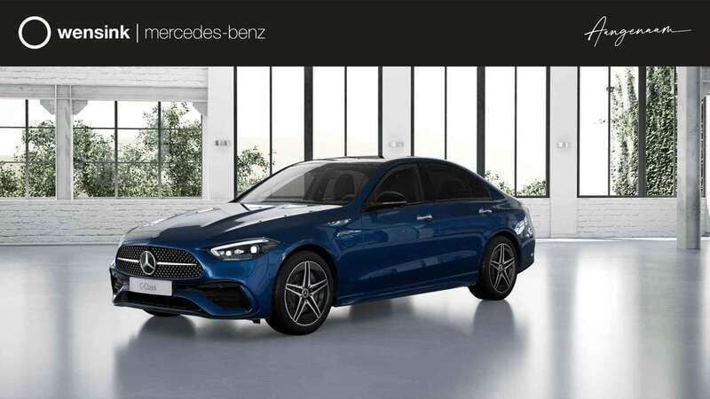 Blauw, metallic lak Nieuw 2025 Mercedes C300e AMG line Sedan | € 74.273 (Duur) - Afbeelding 1/4