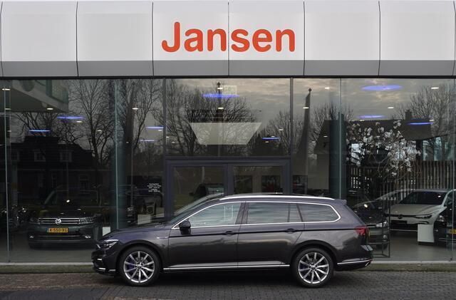 Grijs, metallic lak Gebruikt 2021 VW Passat Business Stationwagen | € 36.450 - Afbeelding 1/4