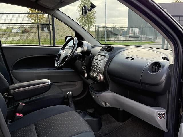 Occasion Daihatsu Sirion 93 PK (68 kW) 2011 Zwart Hatchback