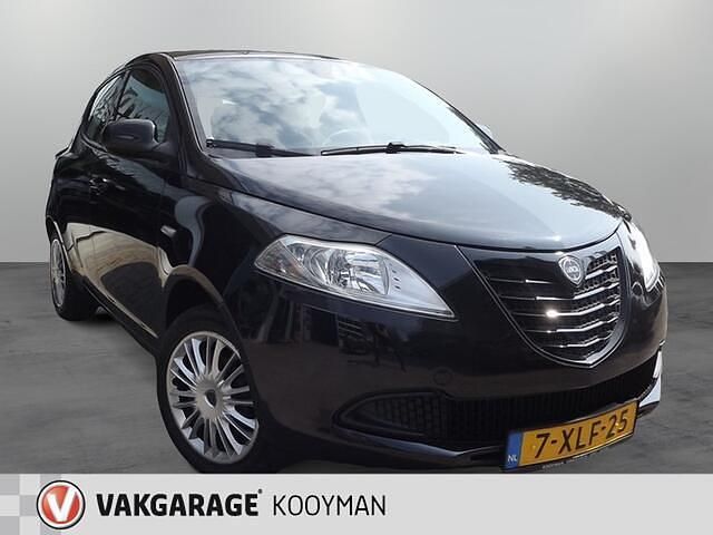 Zwart Occasion 2014 Lancia Ypsilon Hatchback | € 6.250 (Eerlijke prijs) - Afbeelding 1/4