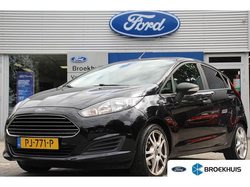 Zwart Gebruikt 2015 Ford Fiesta Hatchback | € 7.400 (Eerlijke prijs) - Afbeelding 1/4