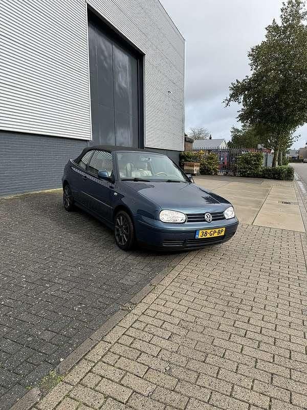 Blauw Occasion 2001 VW Golf Highline Cabriolet | € 5.349 (Duur) - Afbeelding 1/4