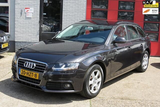 Grijs, metallic lak Gebruikt 2009 Audi A4 Business Stationwagen | € 3.350 (Eerlijke prijs) - Afbeelding 1/4