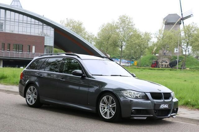 Grijs, metallic lak Gebruikt 2008 BMW 335 M Sport Stationwagen | € 14.850 (Eerlijke prijs) - Afbeelding 1/4