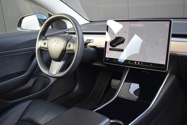Occasion Tesla Model 3 Standard Range 239 kW (326 PK) 2020 Zwart Sedan