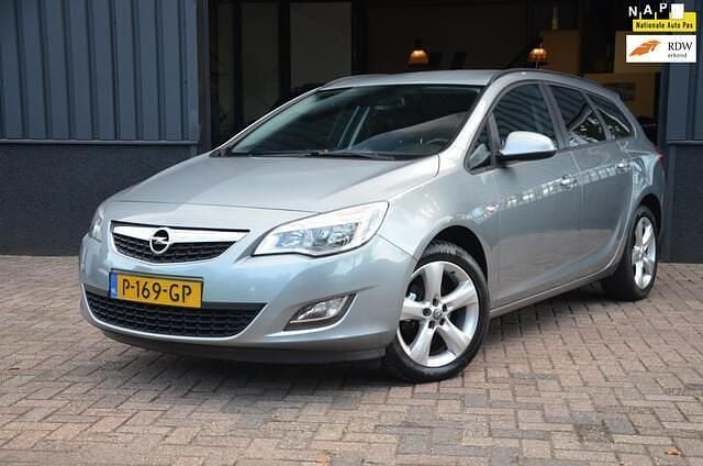 Grijs Gebruikt 2011 Opel Astra Stationwagen | € 3.990 (Goede deal) - Afbeelding 1/4