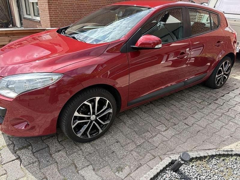 Occasion Renault Mégane III Expression 131 PK (96 kW) 2010 Rood Hatchback