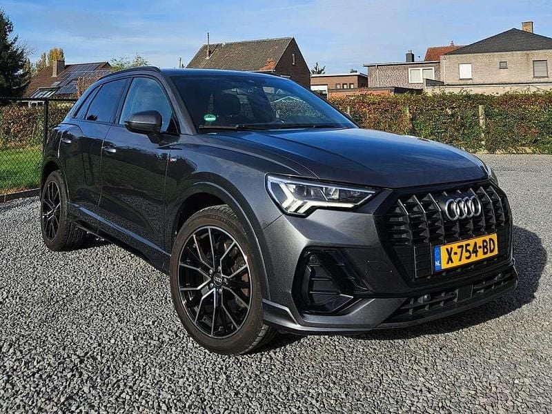 Grijs Gebruikt 2019 Audi Q3 S-Line SUV | € 25.995 (Super prijs) - Afbeelding 1/4