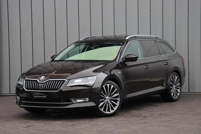 Bruin Gebruikt 2015 Skoda Superb LAURIN & KLEMENT Stationwagen | € 18.950 (Eerlijke prijs) - Afbeelding 1/4