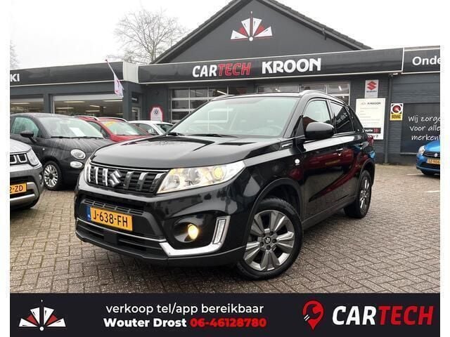 Zwart Gebruikt 2020 Suzuki Vitara SUV | € 13.900 (Goede deal) - Afbeelding 1/4