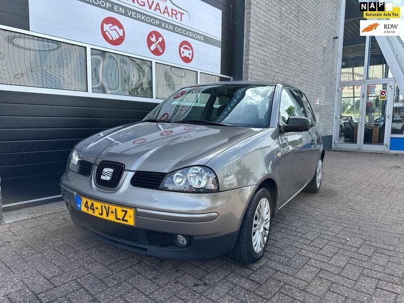 Grijs Gebruikt 2002 Seat Arosa Stella Hatchback | € 1.299 (Eerlijke prijs) - Afbeelding 1/4