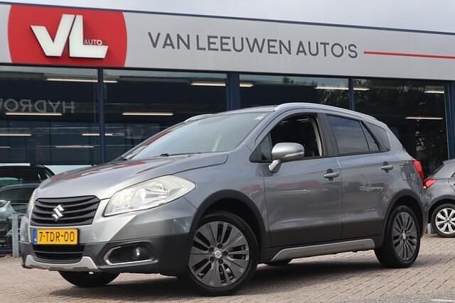 Grijs Gebruikt 2014 Suzuki SX4 S-Cross Exclusive SUV | € 9.448 (Eerlijke prijs) - Afbeelding 1/4