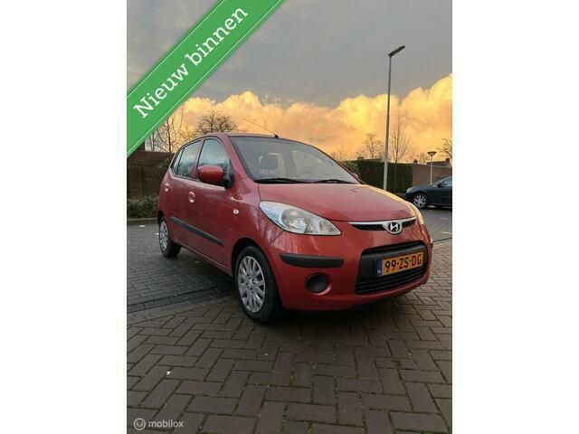 Rood Gebruikt 2008 Hyundai i10 Dynamiq Hatchback | € 2.994 (Eerlijke prijs) - Afbeelding 1/4