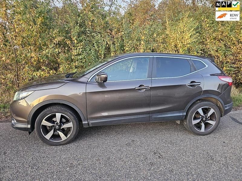 Bruin Gebruikt 2016 Nissan Qashqai N-Connecta SUV | € 10.950 (Goede deal) - Afbeelding 1/4