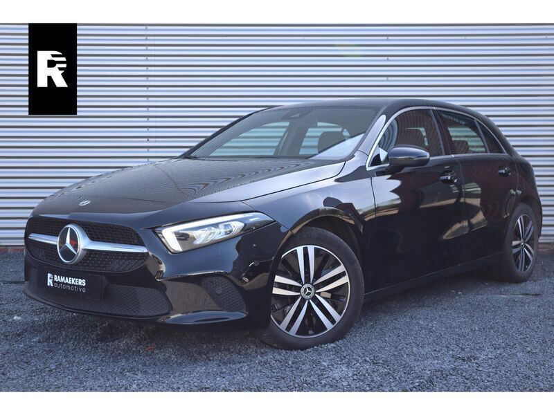 Zwart, metallic lak Gebruikt 2021 Mercedes A250 Business Hatchback | € 24.745 (Super prijs) - Afbeelding 1/4