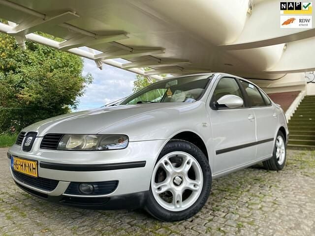 Grijs Gebruikt 2001 Seat Toledo Sport Sedan | € 950 (Eerlijke prijs) - Afbeelding 1/4