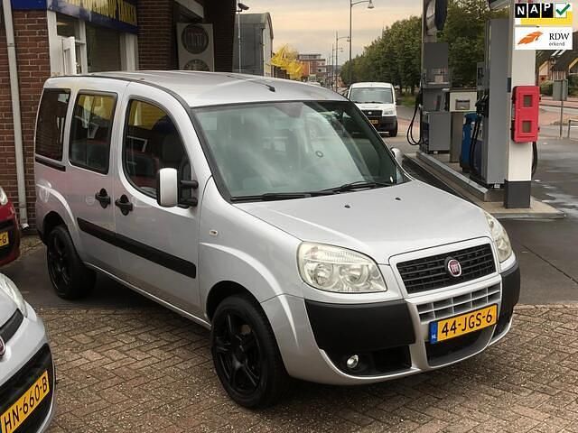 Grijs Gebruikt 2009 Fiat Doblò Family MPV | € 4.850 (Duur) - Afbeelding 1/4
