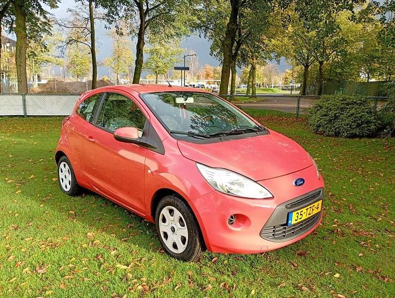 Rood Gebruikt 2012 Ford Ka Cool & Sound Edition MPV | € 2.950 (Goede deal) - Afbeelding 1/4