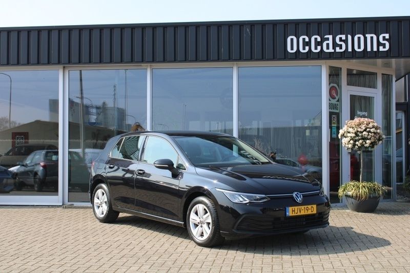 Zwart Gebruikt 2021 VW Golf VIII Hatchback | € 22.950 (Eerlijke prijs) - Afbeelding 1/4