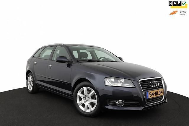 Blauw Gebruikt 2010 Audi A3 Sportback Attraction Hatchback | € 5.950 (Eerlijke prijs) - Afbeelding 1/4