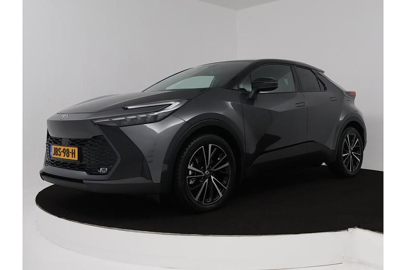 Grijs Gebruikt 2025 Toyota C-HR+ Executive SUV | € 45.945 - Afbeelding 1/1