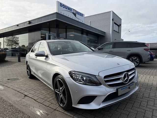 Grijs Gebruikt 2019 Mercedes C180 Avantgarde Sedan | € 23.900 (Eerlijke prijs) - Afbeelding 1/4