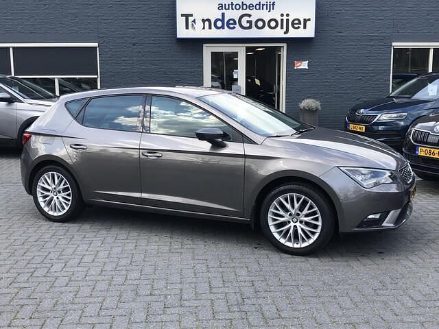 Occasion Seat Leon Business 110 PK (80 kW) 2017 Grijs Hatchback