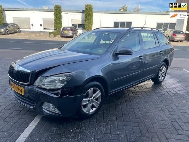 Grijs Gebruikt 2012 Skoda Octavia Business Line Stationwagen | € 1.995 (Super prijs) - Afbeelding 1/4