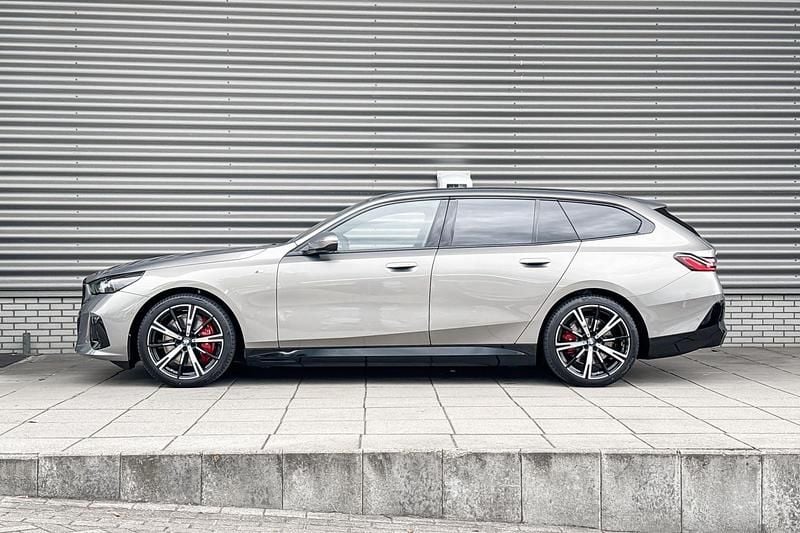 Occasion BMW i5 M Sport 250 kW (340 PK) 2025 Oxidgrau metallic (c4a) (grijs metallic) Sedan