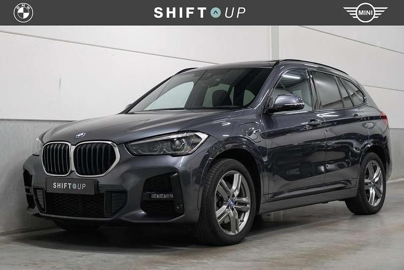 Grijs Gebruikt 2022 BMW X1 M Sport SUV | € 30.940 (Eerlijke prijs) - Afbeelding 1/3