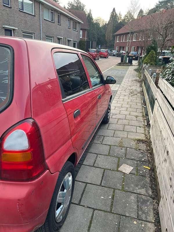 Rood Occasion 2003 Suzuki Alto GLS Hatchback | € 1.650 (Eerlijke prijs) - Afbeelding 1/4