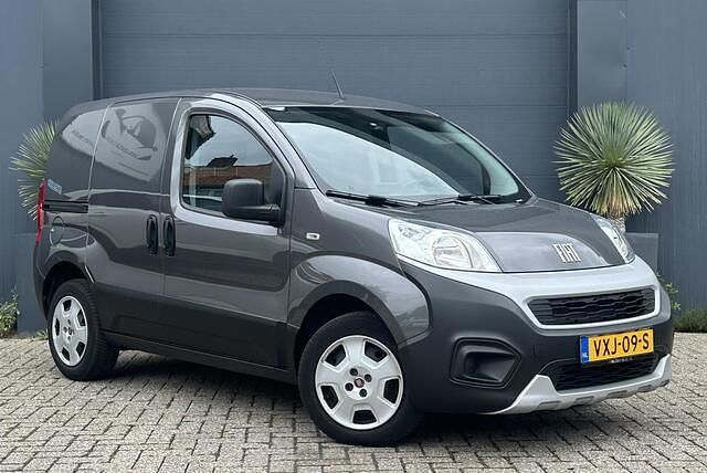 Grijs Gebruikt 2023 Fiat Fiorino MPV | € 13.950 (Duur) - Afbeelding 1/4