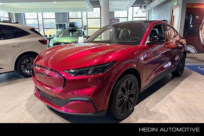 Rood Nieuw 2025 Ford Mustang Mach-E Premium SUV | € 57.200 (Duur) - Afbeelding 1/3