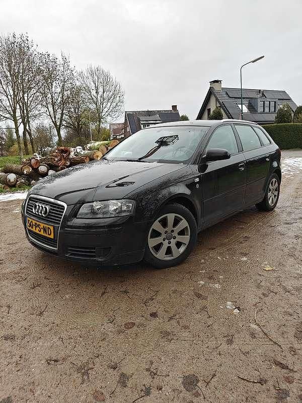 Zwart Gebruikt 2005 Audi A3 Ambiente Hatchback | € 2.777 (Super prijs) - Afbeelding 1/4