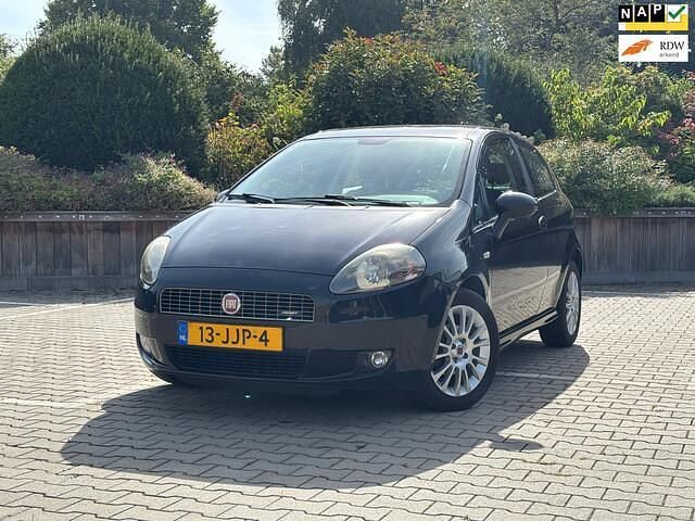 Zwart Gebruikt 2009 Fiat Grande Punto Racing Hatchback | € 1.950 (Eerlijke prijs) - Afbeelding 1/4