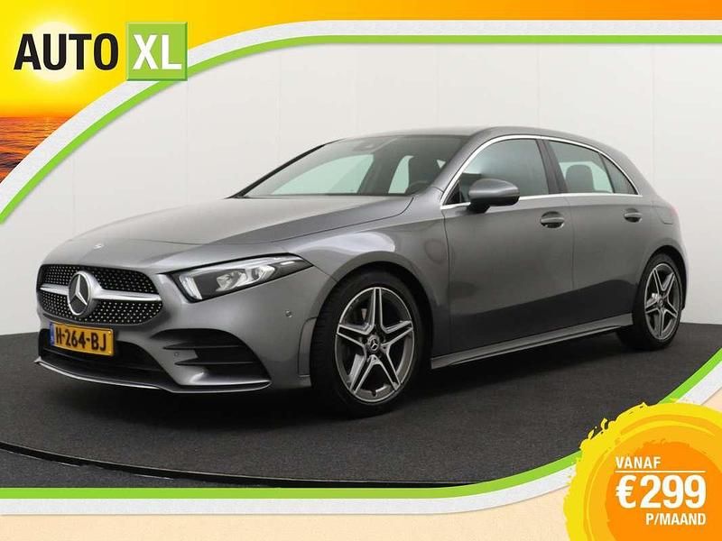 Grijs, metallic lak Gebruikt 2020 Mercedes A160 AMG Hatchback | € 22.940 (Eerlijke prijs) - Afbeelding 1/4