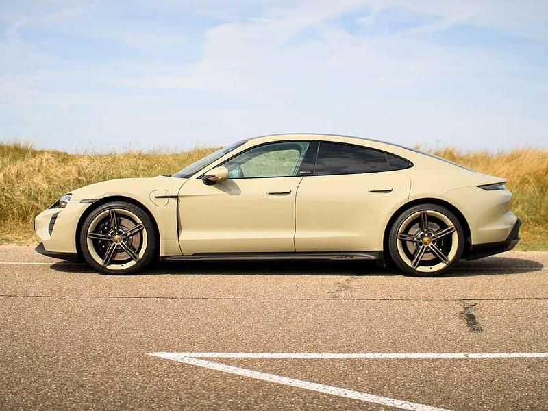 Grijs Gebruikt 2023 Porsche Taycan GTS Edition Sedan | € 89.900 - Afbeelding 1/4