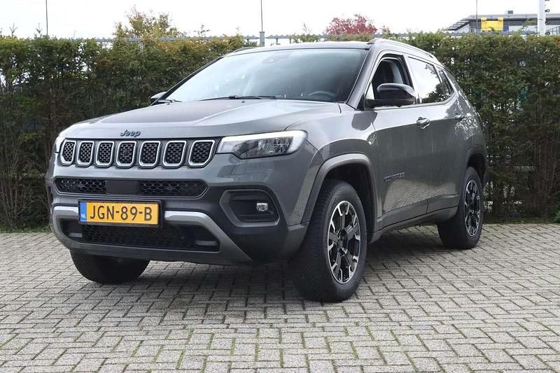 Grijs Gebruikt 2023 Jeep Compass Overland SUV | € 27.900 (Eerlijke prijs) - Afbeelding 1/4