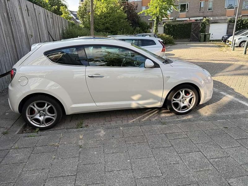 Wit Occasion 2011 Alfa Romeo MiTo Hatchback | € 3.500 (Eerlijke prijs) - Afbeelding 1/4