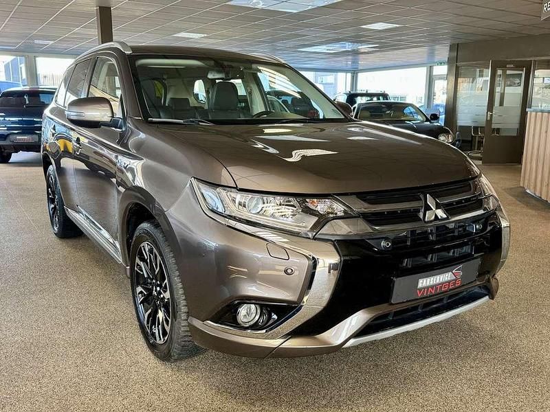 Occasion Mitsubishi Outlander P-HEV 204 PK (150 kW) 2018 Bruin SUV