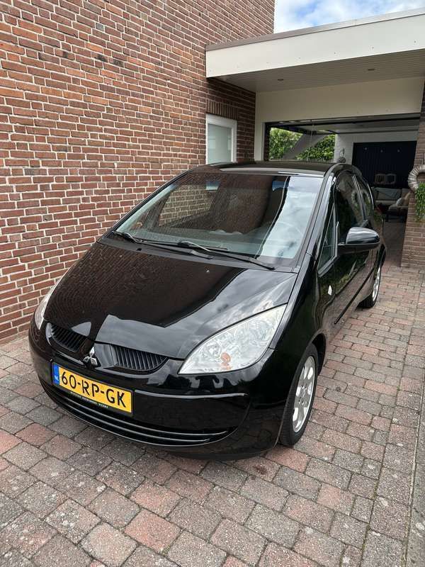 Zwart Gebruikt 2005 Mitsubishi Colt Invite Hatchback | € 2.500 (Iets duurder) - Afbeelding 1/4