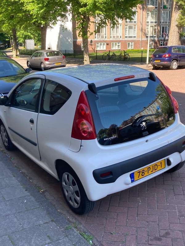 Wit Gebruikt 2011 Peugeot 107 Hatchback | € 2.500 (Eerlijke prijs) - Afbeelding 1/4