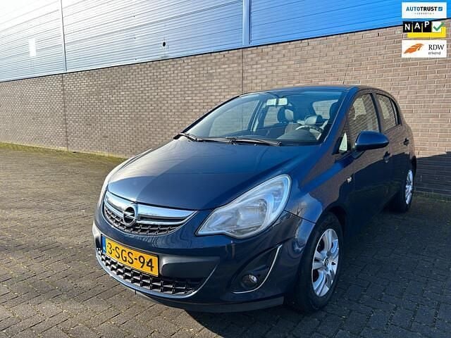Blauw (metallic) Occasion 2013 Opel Corsa Hatchback | € 5.998 (Eerlijke prijs) - Afbeelding 1/4