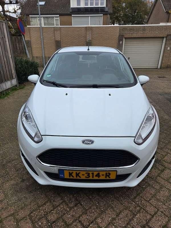 Wit Gebruikt 2016 Ford Fiesta Style Hatchback | € 6.500 (Goede deal) - Afbeelding 1/4